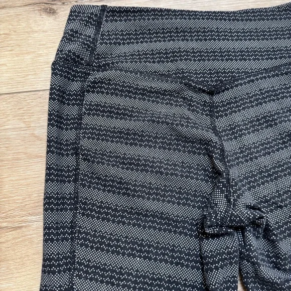 Like New Nike Dri-Fit Black Athletic Leggings Elastic Waist Size Small - Picture 9 of 16